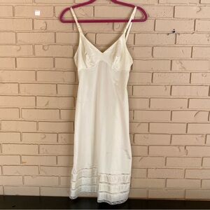 Vintage Aristocraft Full Slip Cream Adjustable Slip Dress Lace Trim Woman’s 32